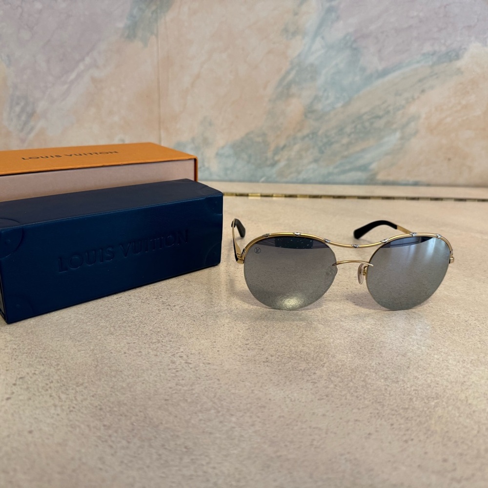LOUIS VUITTON Monogram Diabolo Menthe Aviator Sunglasses - Picture 5 of 16